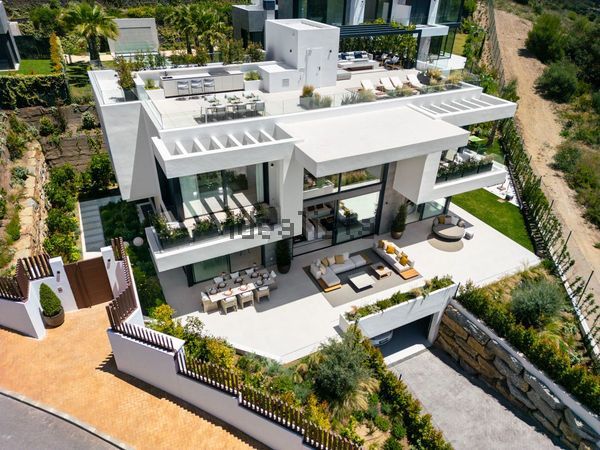 6-bedroom freehold villa in Marbella — photo 1 of 5