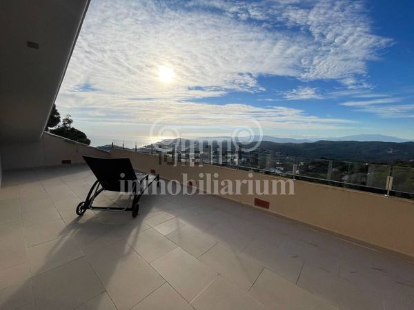 4-bedroom freehold villa in Lloret de Mar — photo 1 of 5