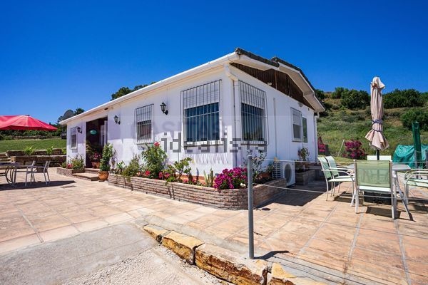 3-bedroom freehold villa in Estepona — photo 2 of 5