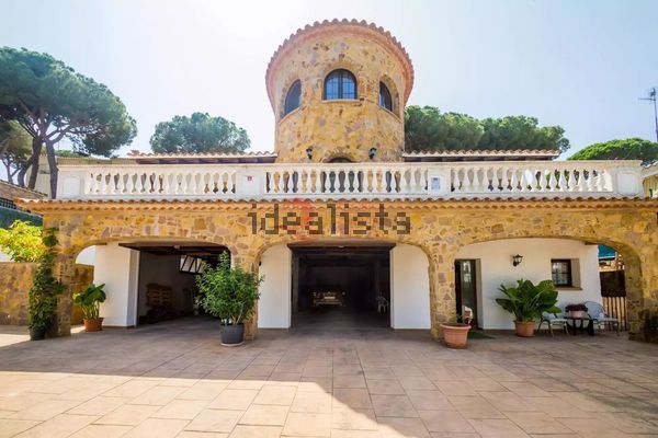 4-bedroom freehold villa in Castell-Platja d'Aro — photo 2 of 5