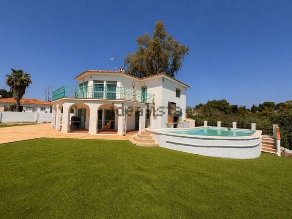 4-bedroom freehold villa in Málaga — photo 2 of 5
