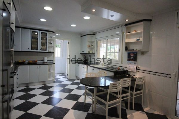 5-bedroom freehold villa in Roses — photo 3 of 5