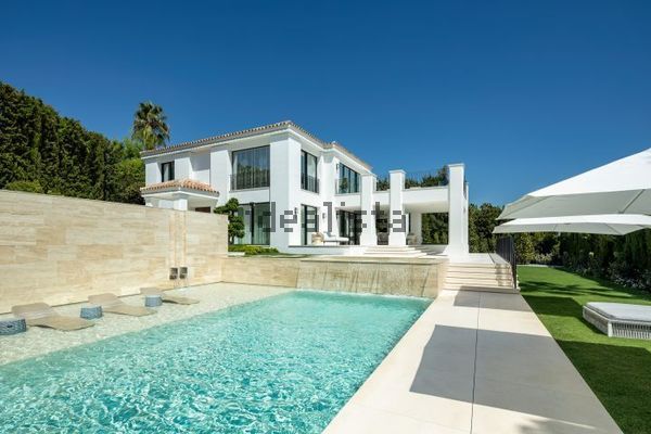6-bedroom freehold villa in Marbella — photo 3 of 5