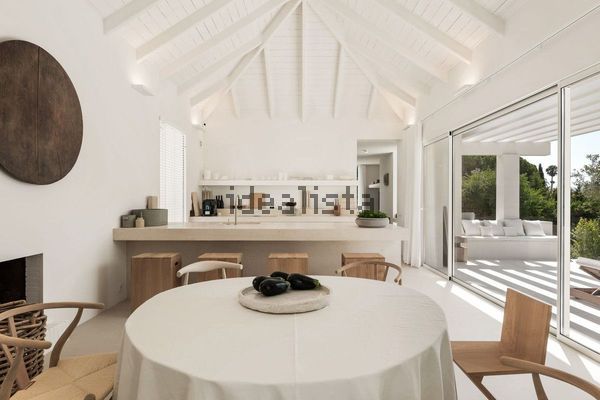 4-bedroom freehold villa in Estepona — photo 3 of 5