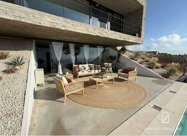 4-bedroom freehold villa in Benalmádena — photo 1 of 5