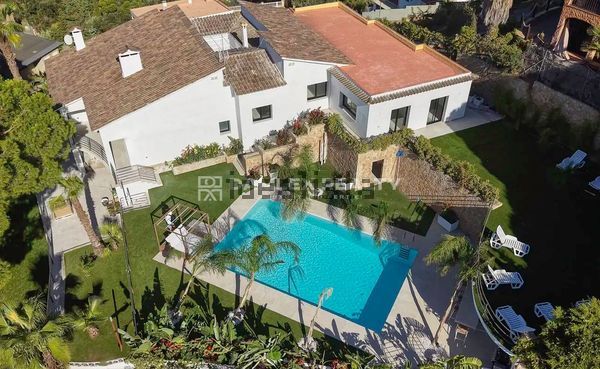 8-bedroom freehold villa in Lloret de Mar — photo 1 of 5