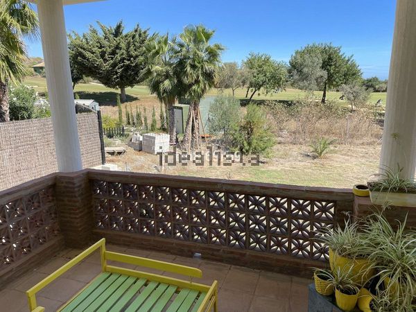 3-bedroom freehold villa in Estepona — photo 2 of 5