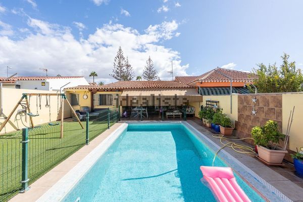 Semi-detached house in Calle Canadá, Playa del Inglés, San Bartolomé de Tirajana — image 4