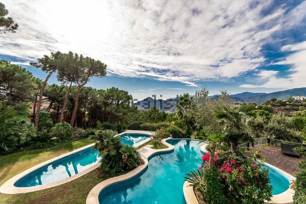 6-bedroom freehold villa in Benahavís — photo 3 of 5