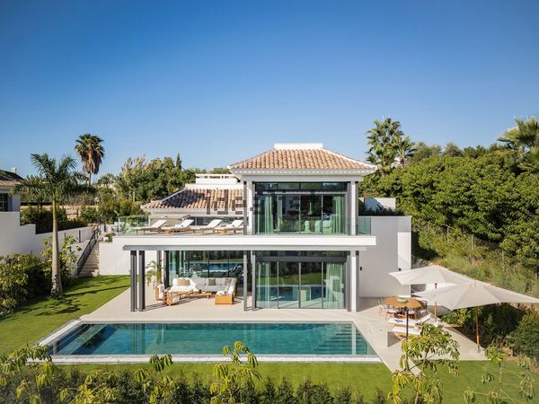 5-bedroom freehold villa in Marbella — photo 1 of 5