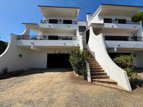 Terraced house in Calle Narcís Monturiol, Fenals, Castell-Platja d'Aro — image 3