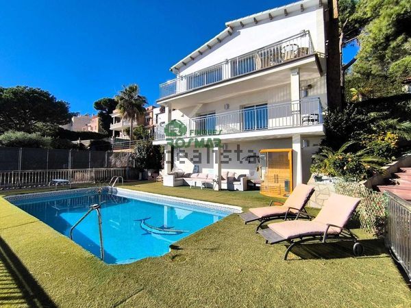 3-bedroom freehold villa in Lloret de Mar — photo 2 of 5
