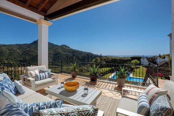 4-bedroom freehold villa in Benahavís — photo 2 of 5