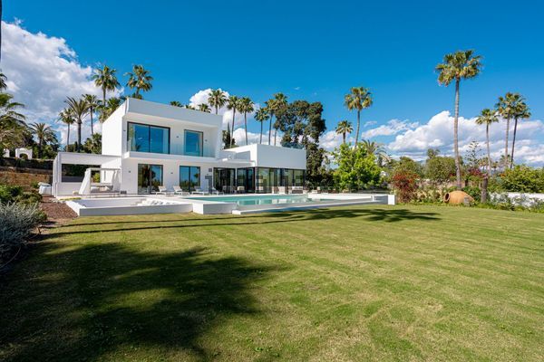 4-bedroom freehold villa in Estepona — photo 3 of 5