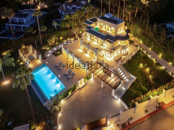 6-bedroom freehold villa in Marbella — photo 1 of 5