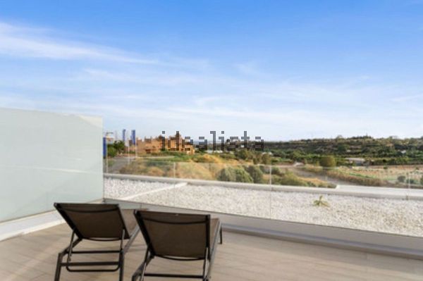 3-bedroom freehold villa in Estepona — photo 2 of 5