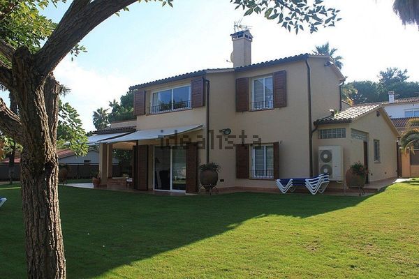 4-bedroom freehold villa in Blanes — photo 3 of 5