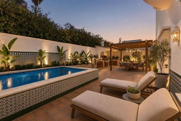 4-bedroom freehold villa in Málaga — photo 1 of 5