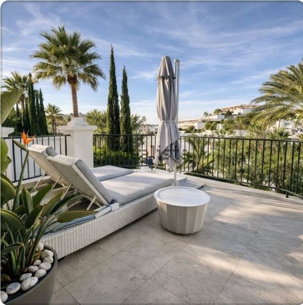 4-bedroom freehold villa in Estepona — photo 2 of 5