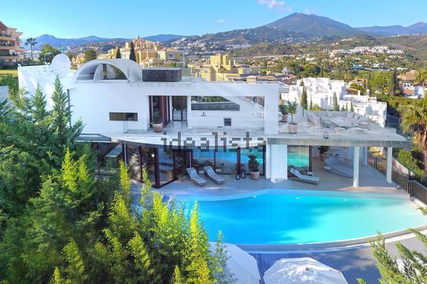7-bedroom freehold villa in Marbella — photo 1 of 5