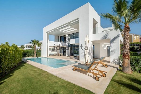 Detached house in Urbanización Dos Hermanas II, Paraiso-Barronal, Estepona — image 5