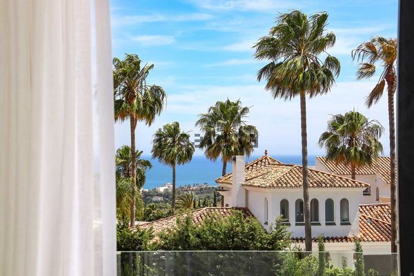 4-bedroom freehold villa in Estepona — photo 2 of 5