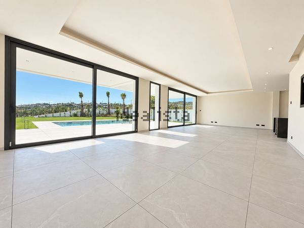 Detached house in Calle Campo Europa de Cala Golf, La Cala Golf - Lagar Martell, Mijas — image 3