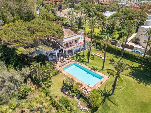 5-bedroom freehold villa in Marbella — photo 1 of 5
