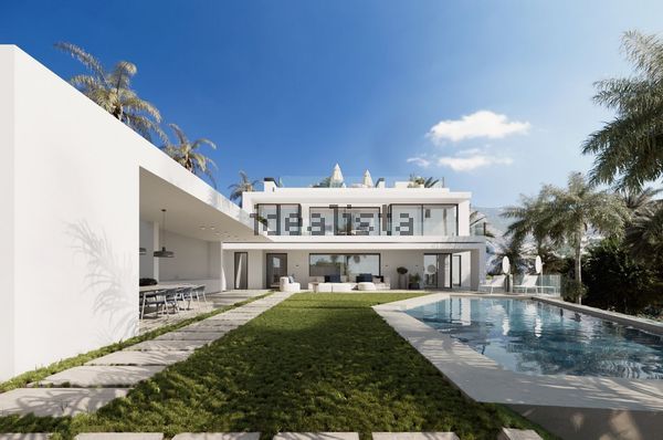Detached house in Calle 2, Sierra Blanca, Marbella — image 5
