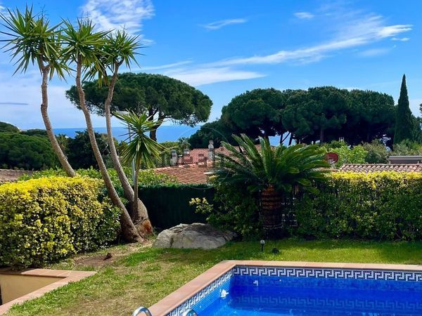 4-bedroom freehold villa in Lloret de Mar — photo 3 of 5