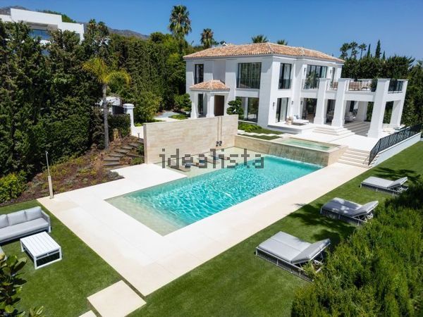 6-bedroom freehold villa in Marbella — photo 2 of 5