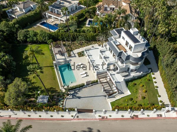 6-bedroom freehold villa in Marbella — photo 3 of 5