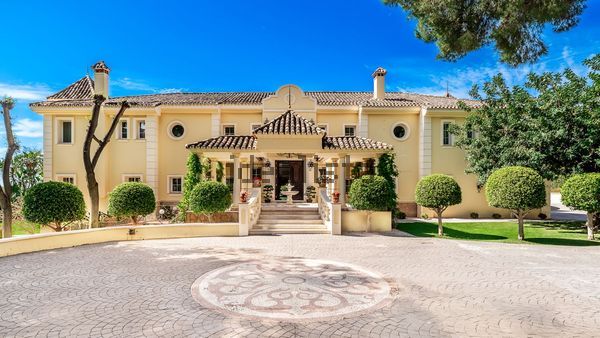 6-bedroom freehold villa in Marbella — photo 1 of 5