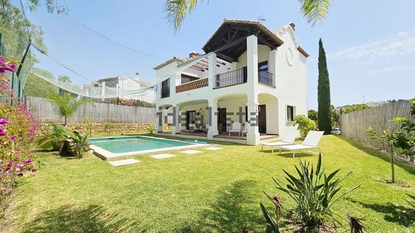 3-bedroom freehold villa in Estepona — photo 2 of 5