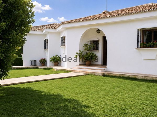 3-bedroom freehold villa in Estepona — photo 2 of 5