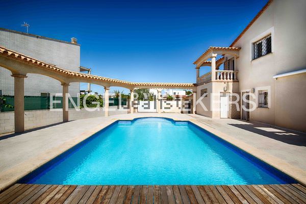 4-bedroom freehold villa in Roses — photo 5 of 5