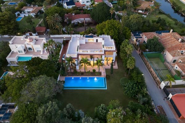 7-bedroom freehold villa in Estepona — photo 1 of 5