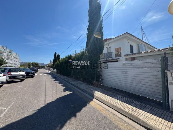 Detached house in Calle Port Joan, 53, Santa Margarida, Roses — image 4