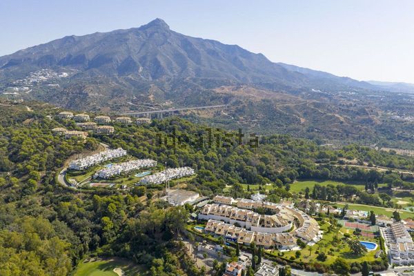 4-bedroom freehold villa in Marbella — photo 4 of 5