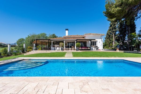 4-bedroom freehold villa in Marbella — photo 3 of 5