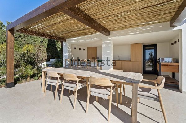 4-bedroom freehold villa in Benahavís — photo 3 of 5