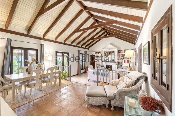 Detached house in Calle Monte Biarritz, Nueva Atalaya, Estepona — image 4