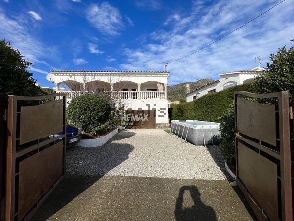 3-bedroom freehold villa in Roses — photo 1 of 5