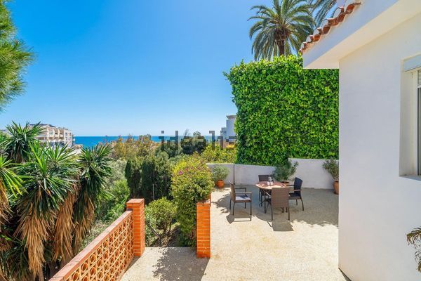 3-bedroom freehold villa in Fuengirola — photo 2 of 5