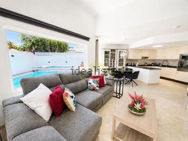 Detached house in Costa Teguise, Teguise — image 3