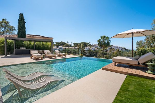 6-bedroom freehold villa in Benahavís — photo 2 of 5