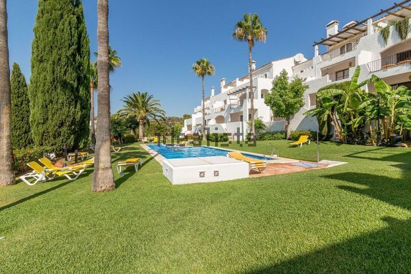 2-bedroom freehold villa in Benahavís — photo 1 of 5