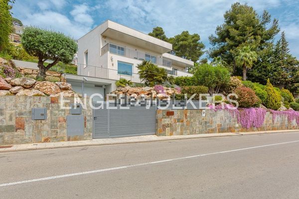 4-bedroom freehold villa in Blanes — photo 3 of 5