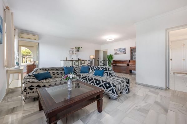 3-bedroom freehold villa in Fuengirola — photo 4 of 5