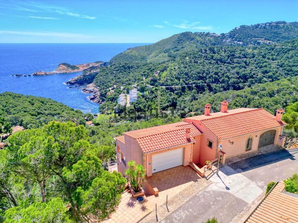 4-bedroom freehold villa in Begur — photo 1 of 5